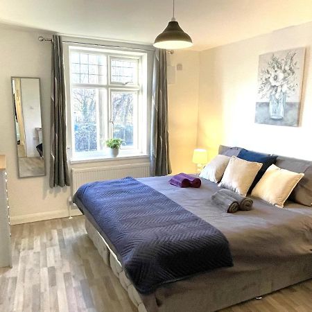 גילינגהאם Supreme - 1 Bedroom Apart Sleeps 4 Short/Long Stay מראה חיצוני תמונה