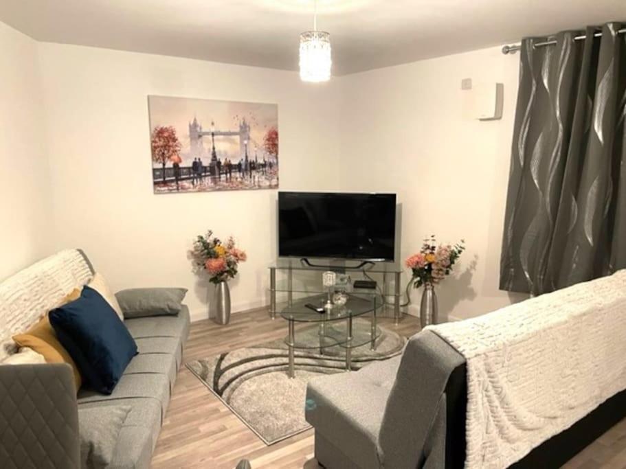 גילינגהאם Supreme - 1 Bedroom Apart Sleeps 4 Short/Long Stay מראה חיצוני תמונה