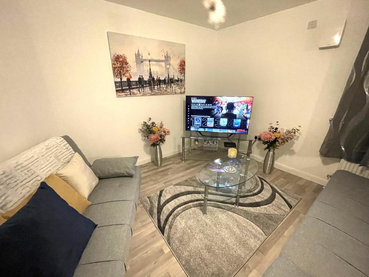 גילינגהאם Supreme - 1 Bedroom Apart Sleeps 4 Short/Long Stay מראה חיצוני תמונה