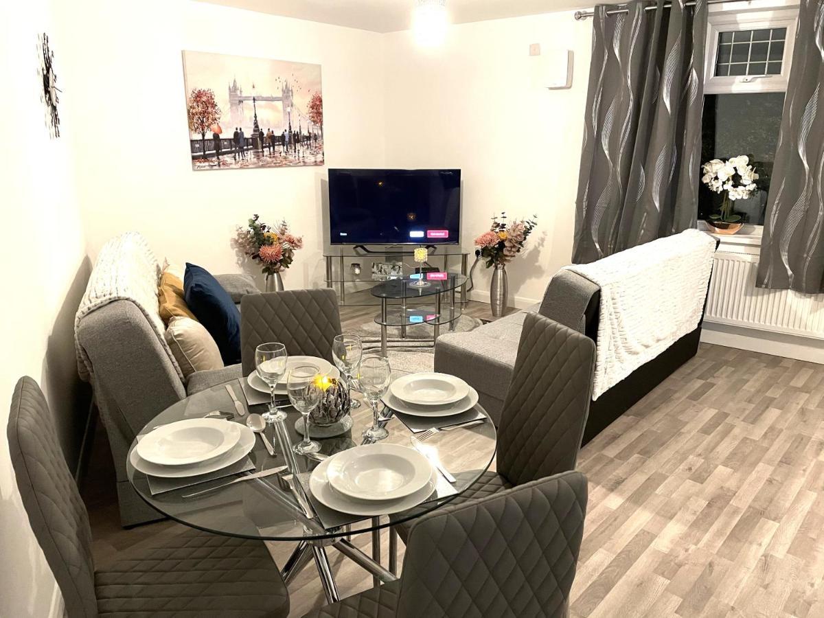גילינגהאם Supreme - 1 Bedroom Apart Sleeps 4 Short/Long Stay מראה חיצוני תמונה