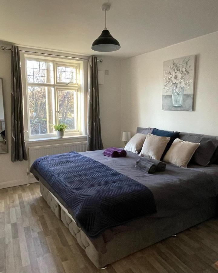 גילינגהאם Supreme - 1 Bedroom Apart Sleeps 4 Short/Long Stay מראה חיצוני תמונה