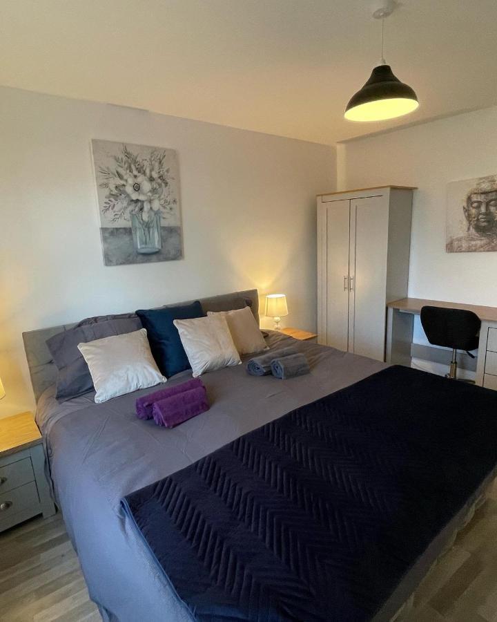 גילינגהאם Supreme - 1 Bedroom Apart Sleeps 4 Short/Long Stay מראה חיצוני תמונה