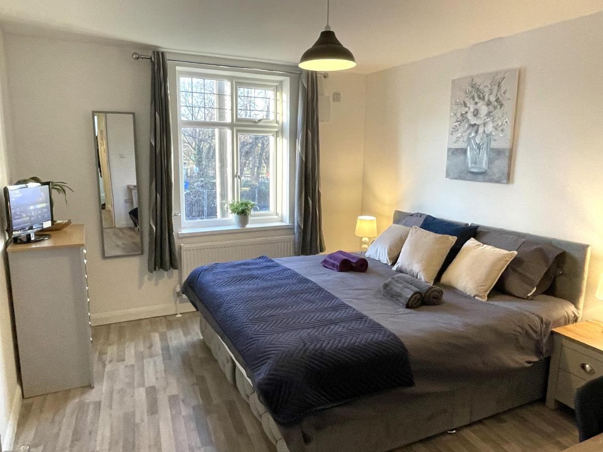 גילינגהאם Supreme - 1 Bedroom Apart Sleeps 4 Short/Long Stay מראה חיצוני תמונה