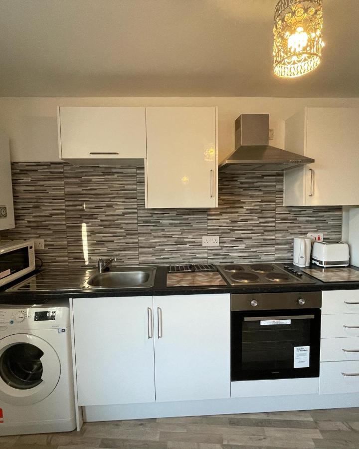גילינגהאם Supreme - 1 Bedroom Apart Sleeps 4 Short/Long Stay מראה חיצוני תמונה